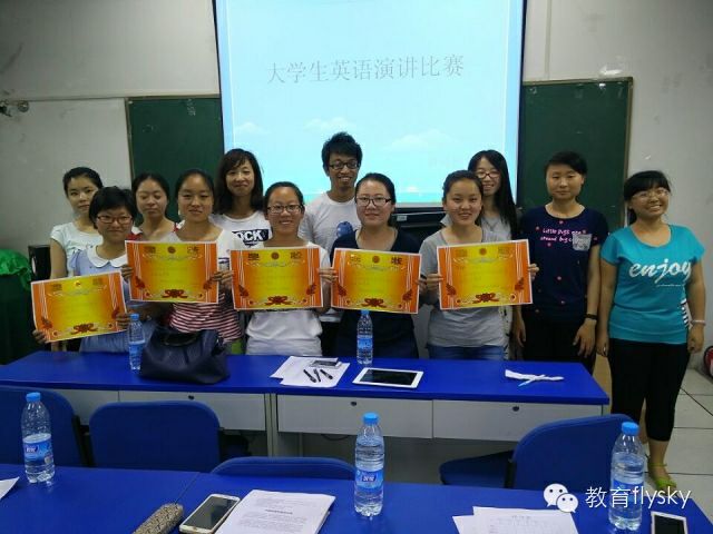 获奖选手和评委老师合影