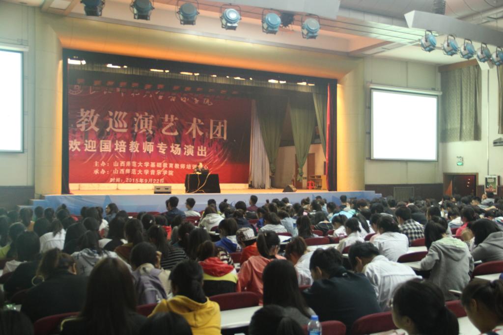 同学们认真听讲
