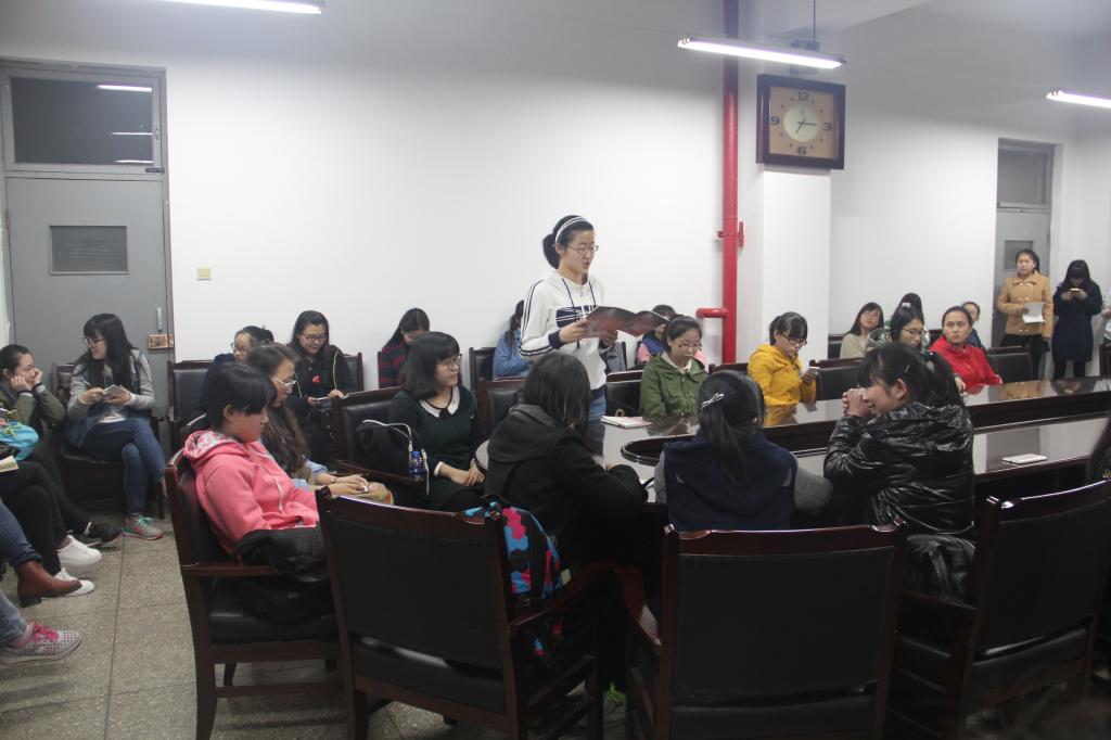 学生向大家分享自己的经验