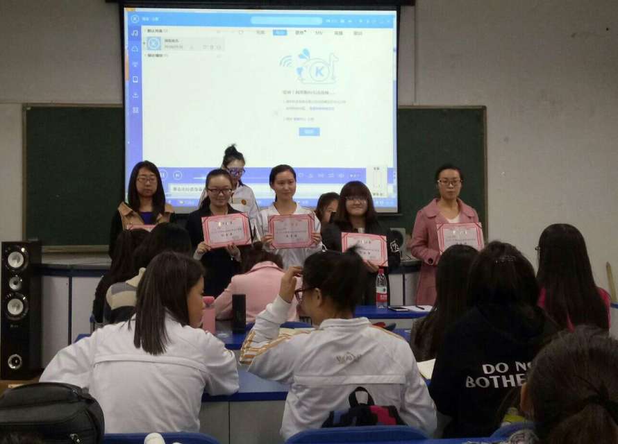 颁发获奖证书