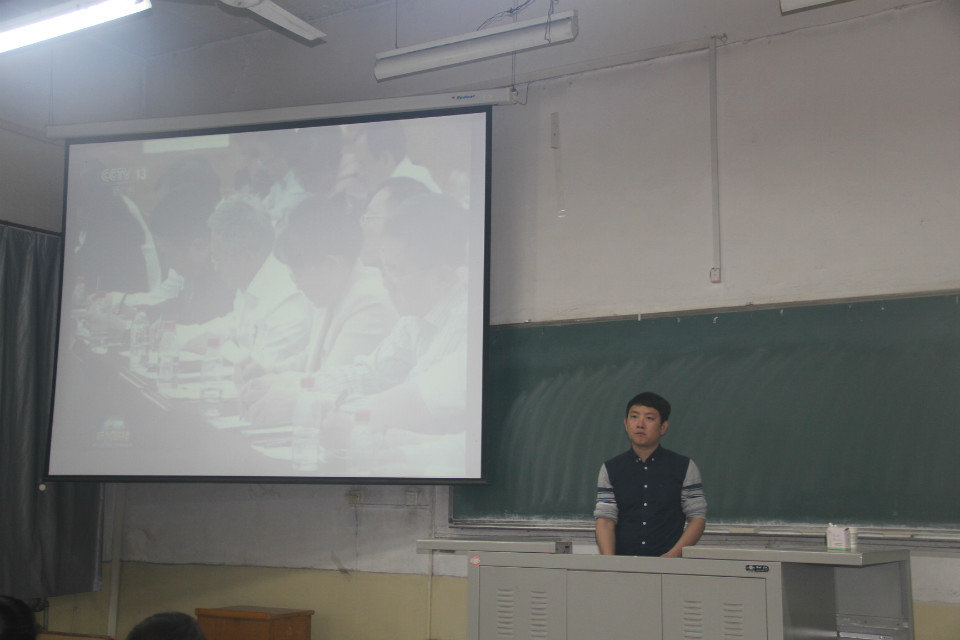 宁志恒老师带领大家学习《发展党员工作细则及程序》