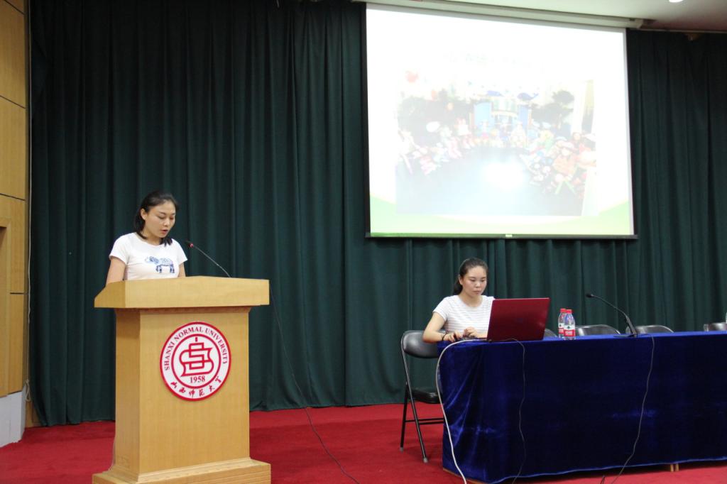 2015级硕士研究生教育学代表张天舒同学作实习总结发言