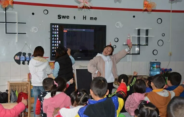 威尼斯官网学生组织幼儿集体活动