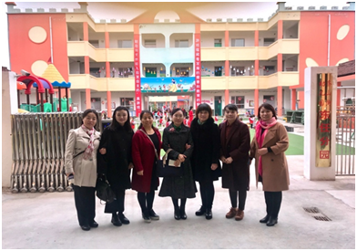 教师合影留念